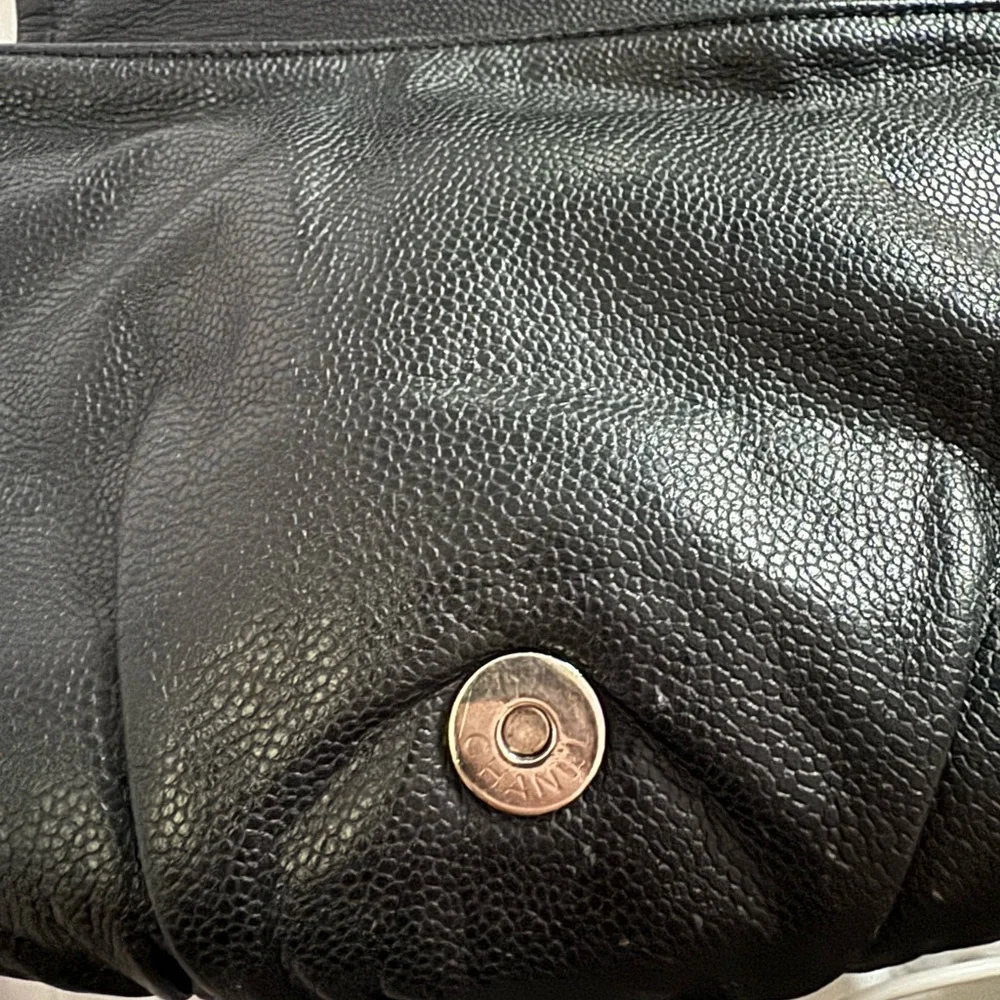 Chanel Classic Black Leather Shoulder Bag - Picture 3 of 10